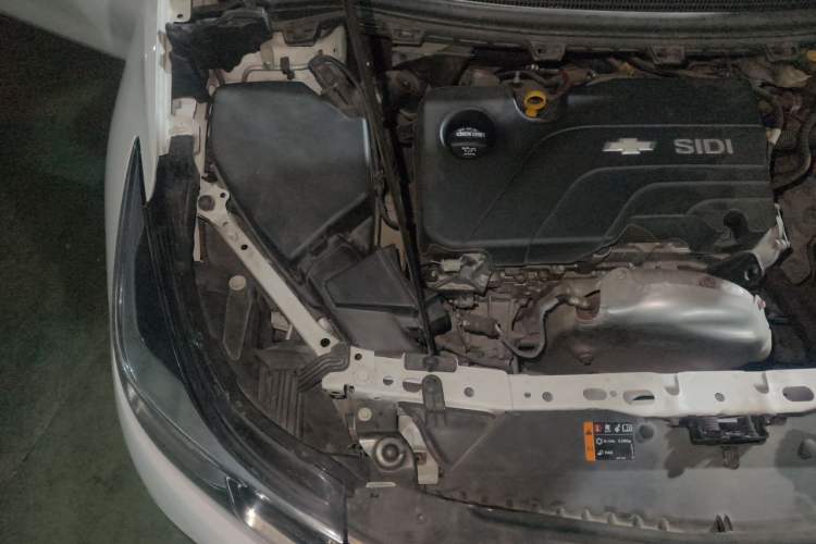 Used Chevrolet Cruze 2018 320 Manual Xuanfeng Edition Engine Bay Right