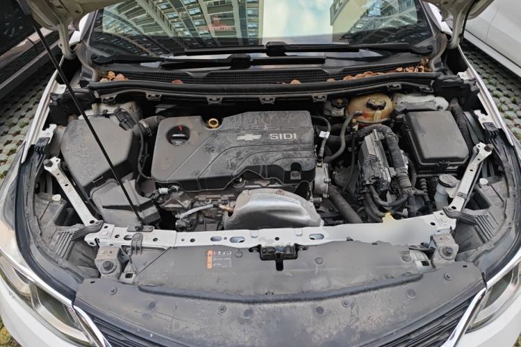 Used Chevrolet Cruze 2018 Hatchback 320 Automatic Pioneer Sunroof Edition Engine Bay