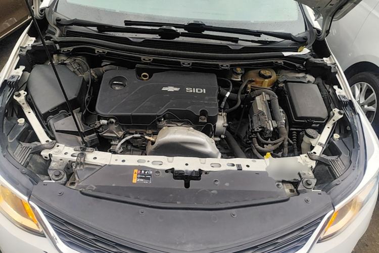 Used Chevrolet Cruze 2018 Hatchback 320 Automatic Pioneer Sunroof Edition Engine Bay