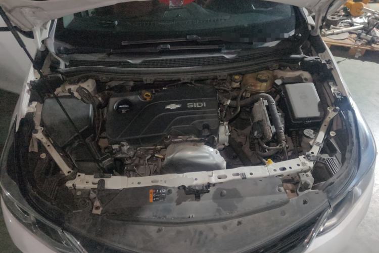 Used Chevrolet Cruze 2018 320 Manual Xuanfeng Edition Engine Bay