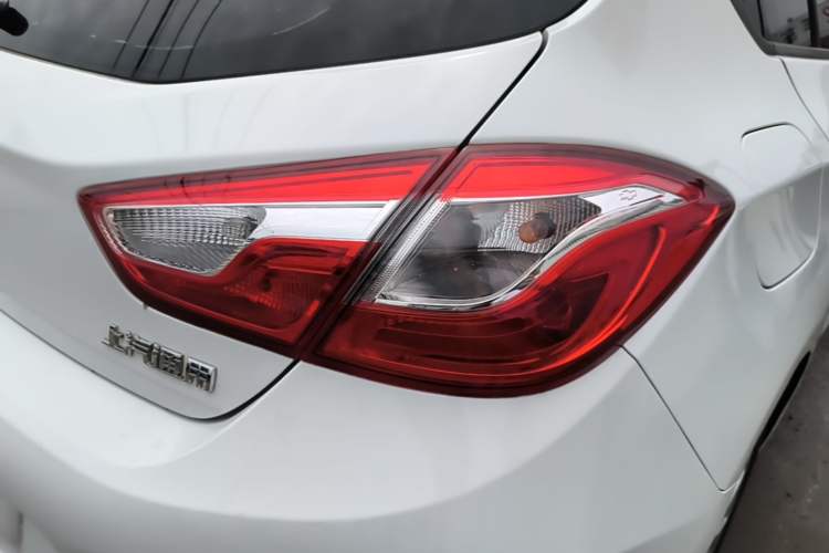 Used Chevrolet Cruze 2018 Hatchback 320 Automatic Pioneer Sunroof Edition Exterior 3