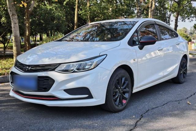 Ojetý Chevrolet Cruze 2018 Redline 320 Automatic Pioneer Edition