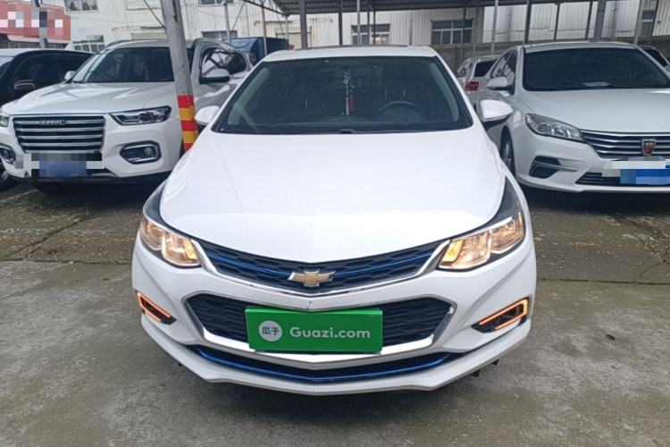 Used Chevrolet Cruze 2018 Hatchback 320 Automatic Pioneer Sunroof Edition Front