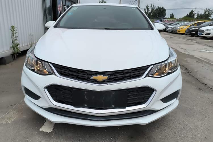 Used Chevrolet Cruze 2018 Hatchback 320 Automatic Pioneer Sunroof Edition Front