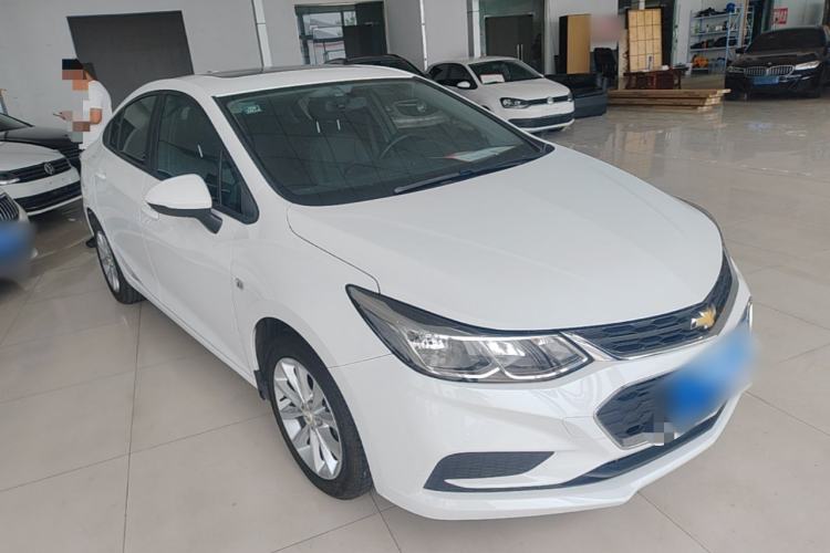 Used Chevrolet Cruze 2018 320 Automatic Pioneer Sunroof Edition Front Right 45 Deg
