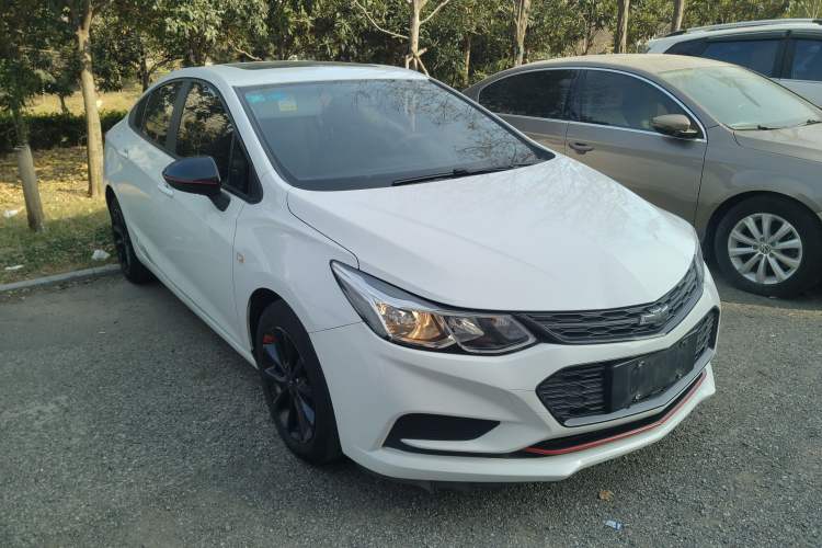 Used Chevrolet Cruze 2018 Redline 320 Automatic Pioneer Edition Front Right 45 Deg