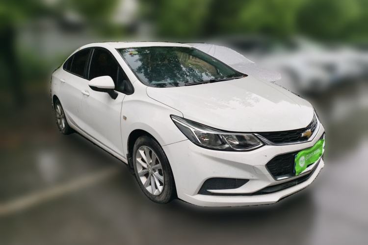 Used Chevrolet Cruze 2018 320 Automatic Pioneer Sunroof Edition Front Right 45 Deg