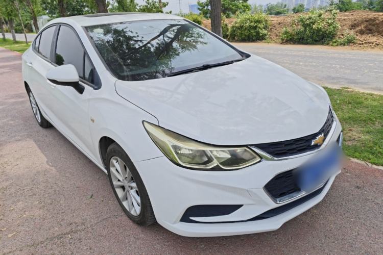 Used Chevrolet Cruze 2018 320 Automatic Pioneer Sunroof Edition Front Right 45 Deg