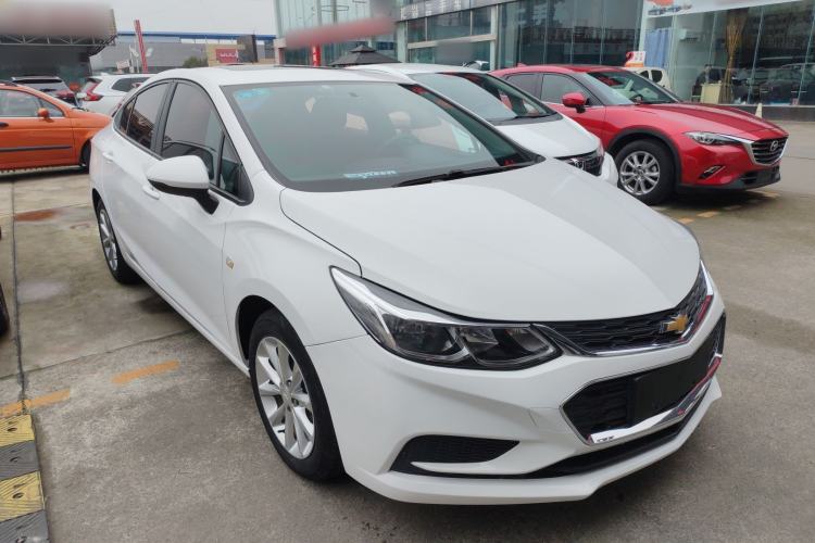 Used Chevrolet Cruze 2018 320 Automatic Pioneer Sunroof Edition Front Right 45 Deg