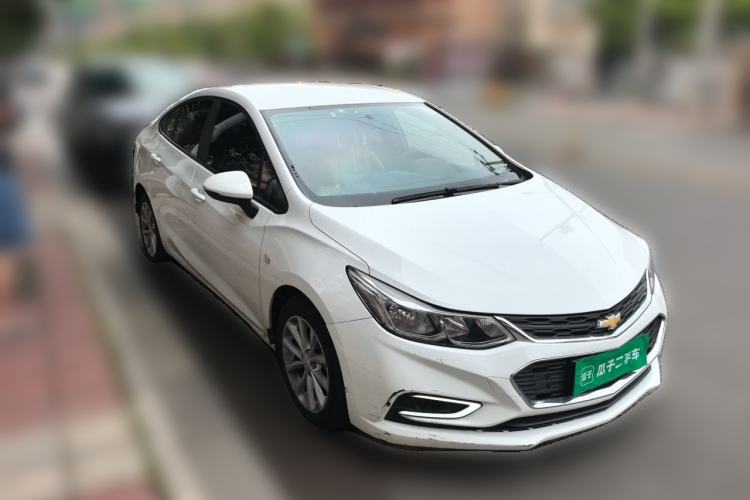 Used Chevrolet Cruze 2018 Hatchback 320 Manual Pioneer Edition Front Right 45 Deg