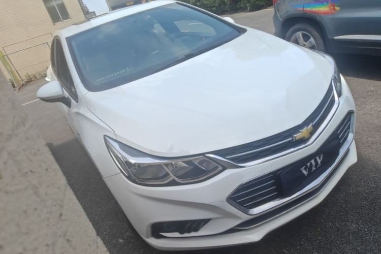 Used Chevrolet Cruze 2018 320 Automatic Pioneer Sunroof Edition Front Right 45 Deg