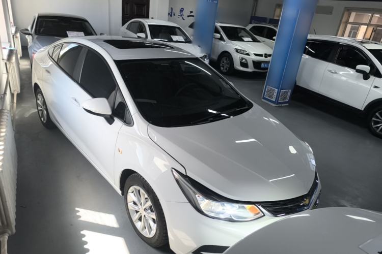 Used Chevrolet Cruze 2018 320 Automatic Pioneer Sunroof Edition Front Right 45 Deg