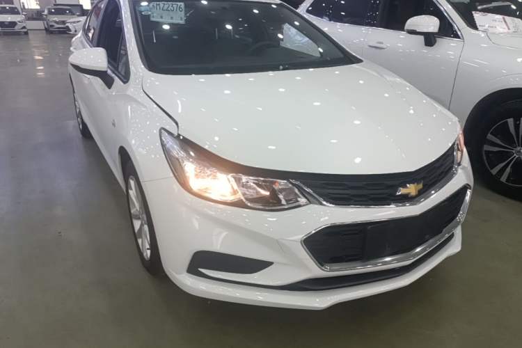 Used Chevrolet Cruze 2018 320 Automatic Pioneer Sunroof Edition Front Right 45 Deg