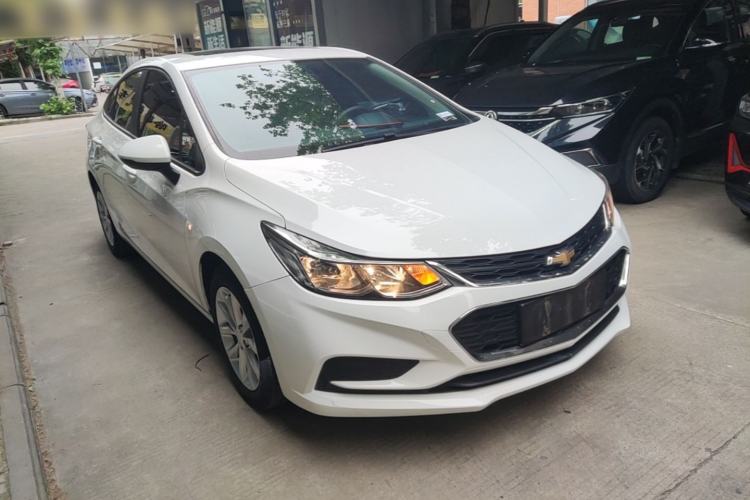 Used Chevrolet Cruze 2018 320 Automatic Pioneer Sunroof Edition Front Right 45 Deg
