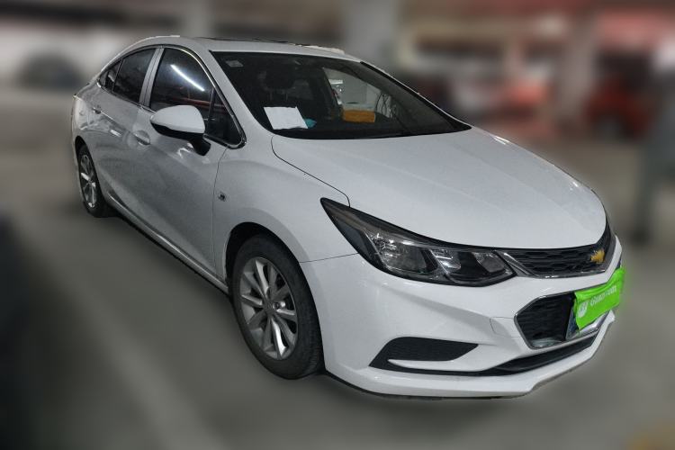 Used Chevrolet Cruze 2018 320 Automatic Pioneer Sunroof Edition Front Right 45 Deg