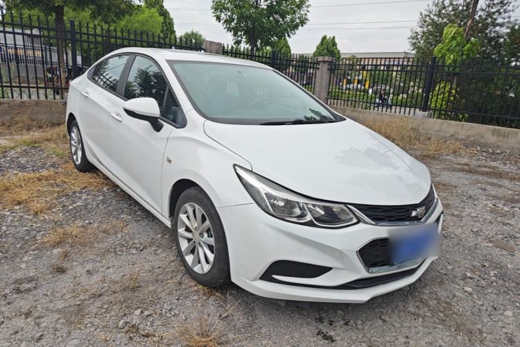 Used Chevrolet Cruze 2018 320 Automatic Pioneer Sunroof Edition Front Right 45 Deg