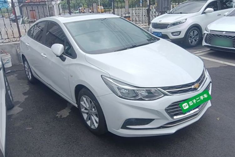Used Chevrolet Cruze 2018 320 Automatic Pioneer Sunroof Edition Front Right 45 Deg