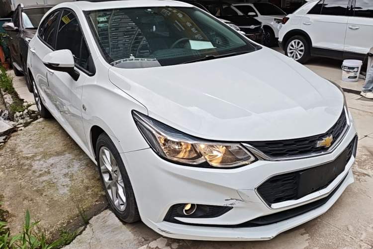 Used Chevrolet Cruze 2018 Hatchback 320 Automatic Xuanfeng Edition Front Right 45 Deg
