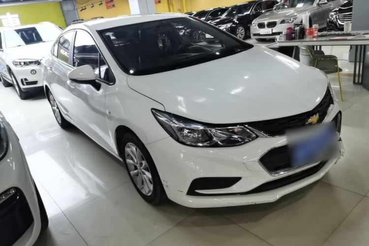 Used Chevrolet Cruze 2018 320 Automatic Pioneer Sunroof Edition Front Right 45 Deg