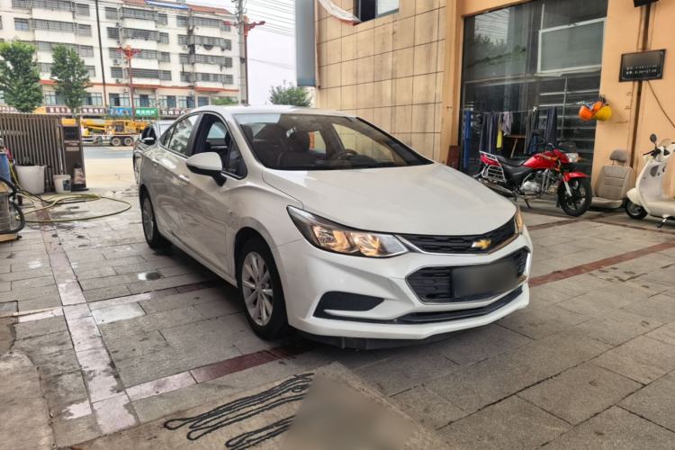 Used Chevrolet Cruze 2018 320 Automatic Pioneer Sunroof Edition Front Right 45 Deg