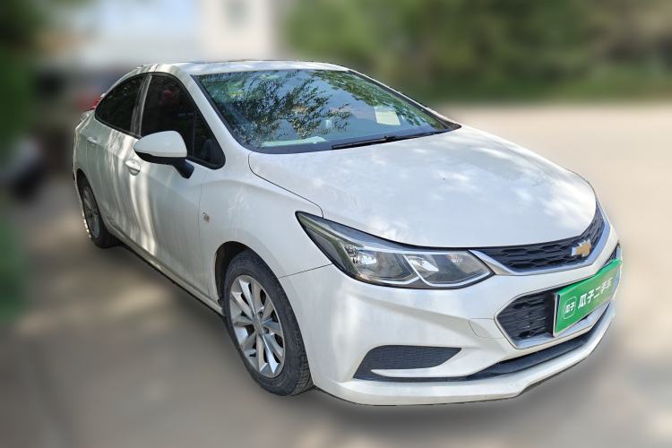 Used Chevrolet Cruze 2018 320 Automatic Pioneer Sunroof Edition Front Right 45 Deg