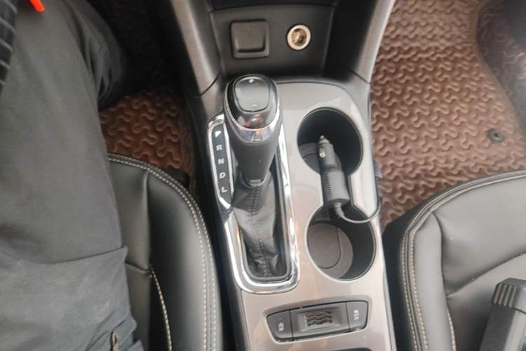 Used Chevrolet Cruze 2018 320 Automatic Pioneer Sunroof Edition Gear Lever