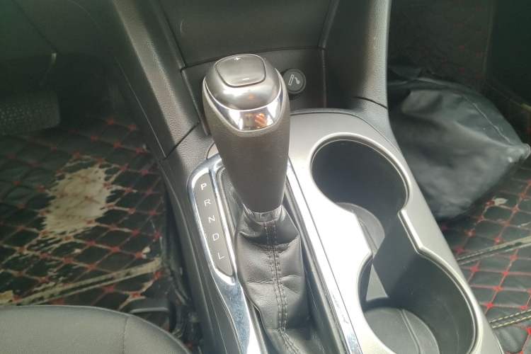 Used Chevrolet Cruze 2018 Redline 320 Automatic Pioneer Edition Gear Lever
