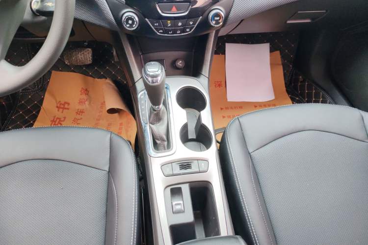 Used Chevrolet Cruze 2018 320 Automatic Pioneer Sunroof Edition Gear Lever