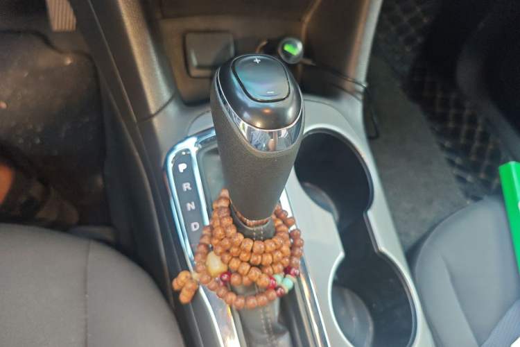 Used Chevrolet Cruze 2018 Hatchback 320 Automatic Pioneer Sunroof Edition Gear Lever