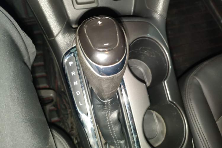 Used Chevrolet Cruze 2018 Redline 320 Automatic Pioneer Edition Gear Lever