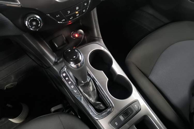 Used Chevrolet Cruze 2018 320 Automatic Pioneer Sunroof Edition Gear Lever