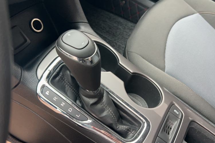 Used Chevrolet Cruze 2018 Redline 320 Automatic Pioneer Edition Gear Lever