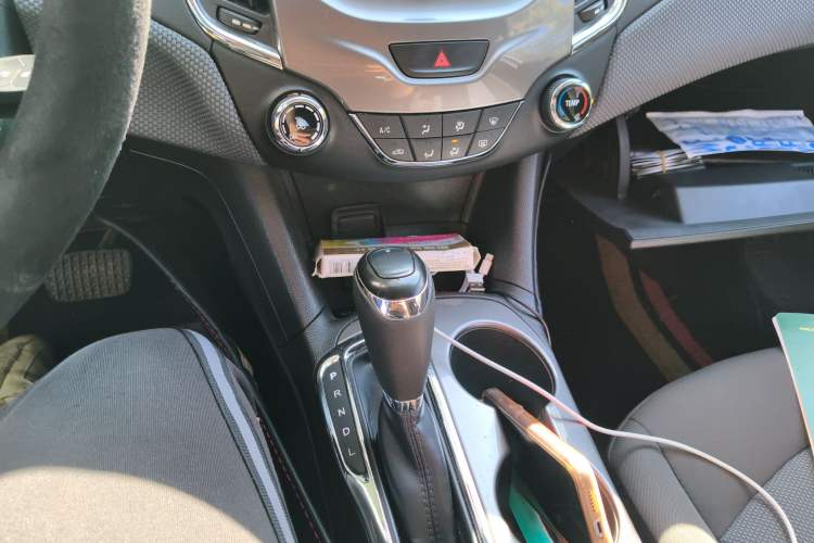 Used Chevrolet Cruze 2018 320 Automatic Pioneer Sunroof Edition Gear Lever