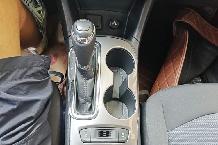 Used Chevrolet Cruze 2018 320 Automatic Pioneer Sunroof Edition Gear Lever