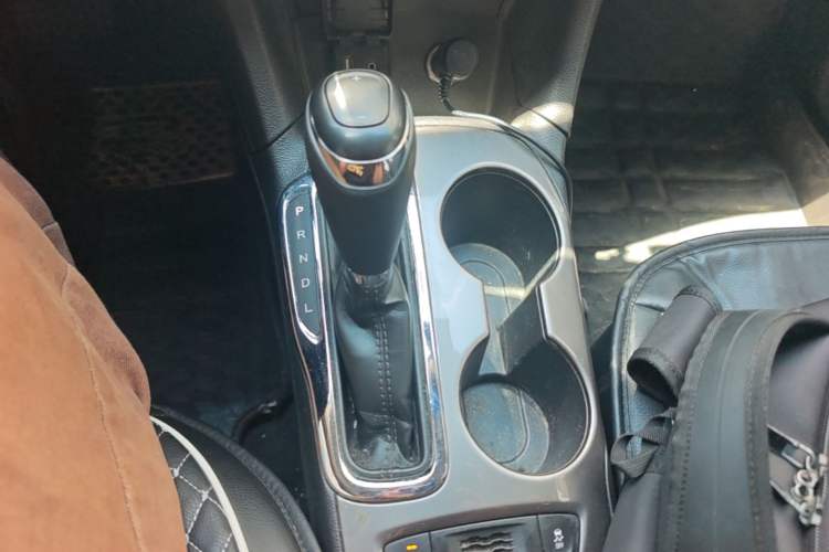 Used Chevrolet Cruze 2018 Redline 320 Automatic Pioneer Edition Gear Lever