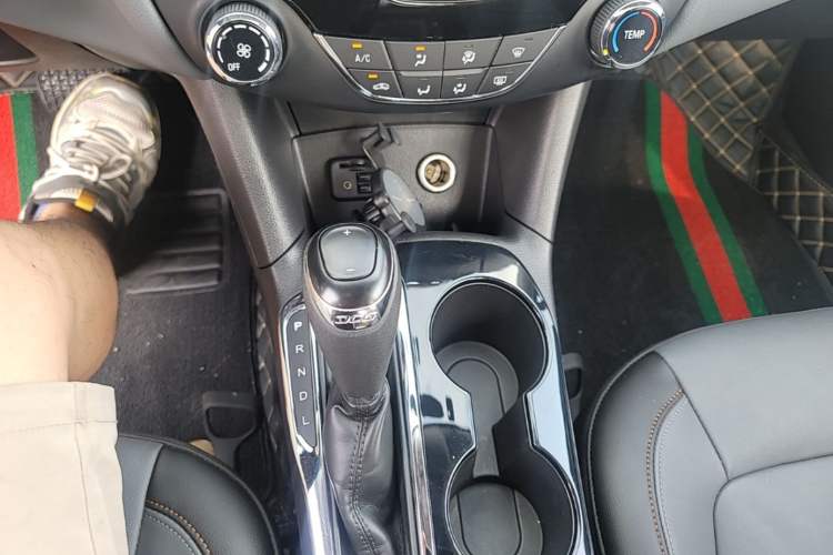 Used Chevrolet Cruze 2018 330T Dual-Clutch Xuanfeng Edition Gear Lever