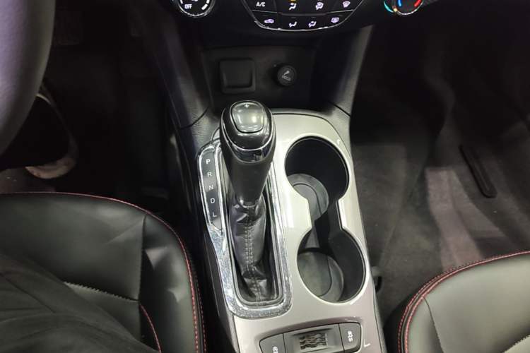 Used Chevrolet Cruze 2018 Redline 320 Automatic Pioneer Edition Gear Lever
