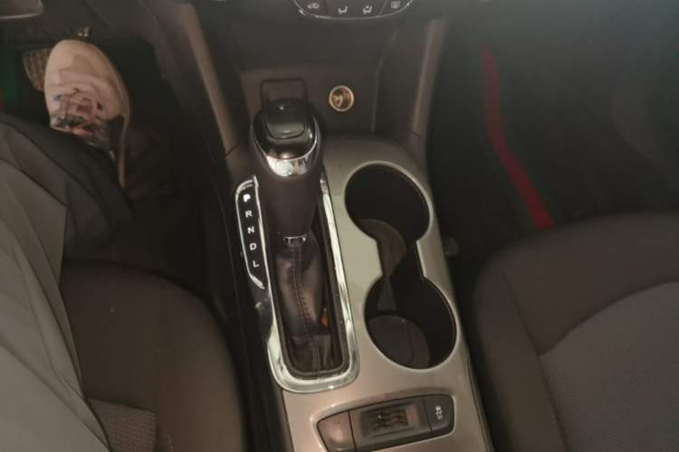Used Chevrolet Cruze 2018 320 Automatic Pioneer Sunroof Edition Gear Lever