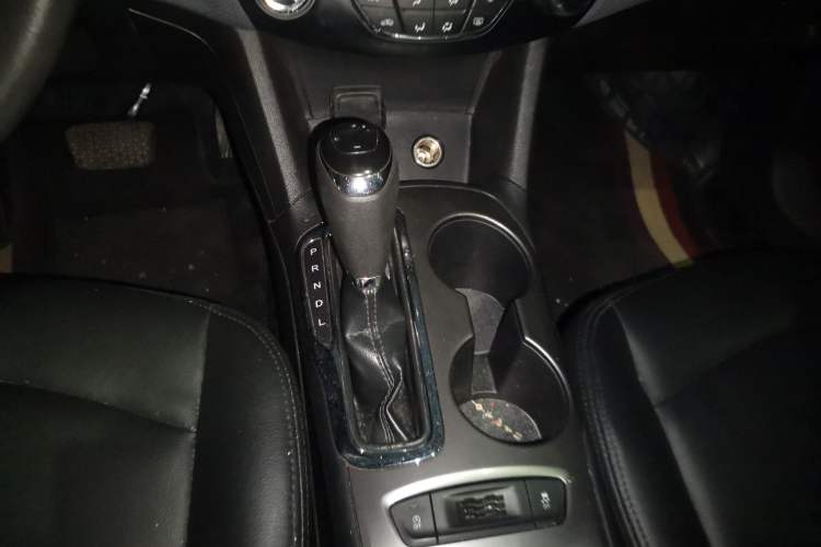 Used Chevrolet Cruze 2018 320 Automatic Pioneer Sunroof Edition Gear Lever