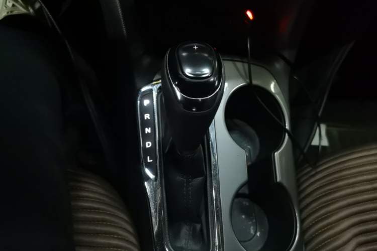 Used Chevrolet Cruze 2018 320 Automatic Pioneer Sunroof Edition Gear Lever