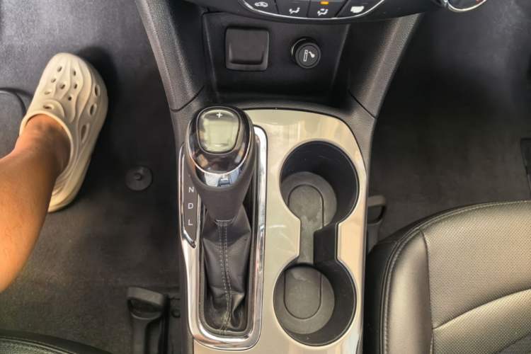 Used Chevrolet Cruze 2018 320 Automatic Pioneer Sunroof Edition Gear Lever