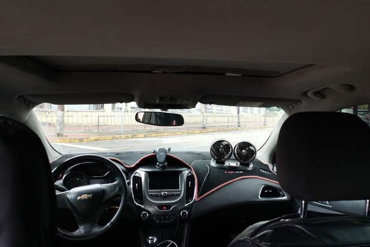 Used Chevrolet Cruze 2018 320 Automatic Pioneer Sunroof Edition Headliner