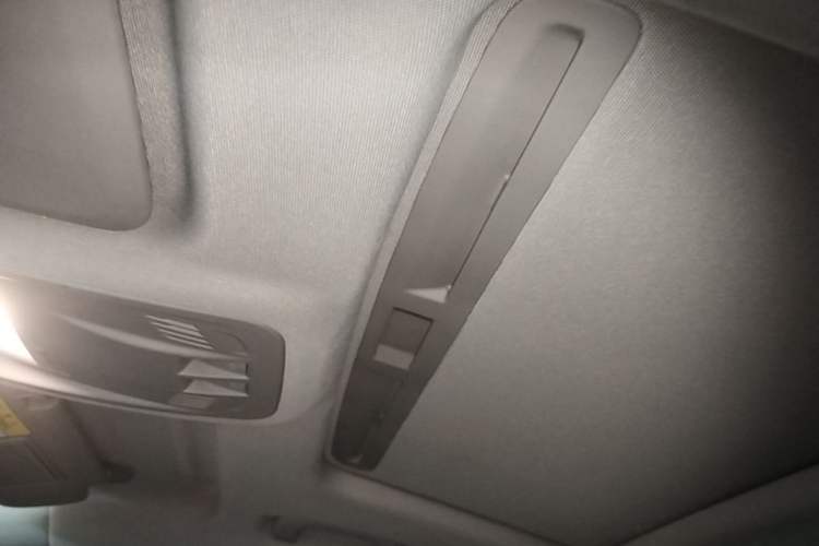 Used Chevrolet Cruze 2018 Redline 320 Automatic Pioneer Edition Headliner