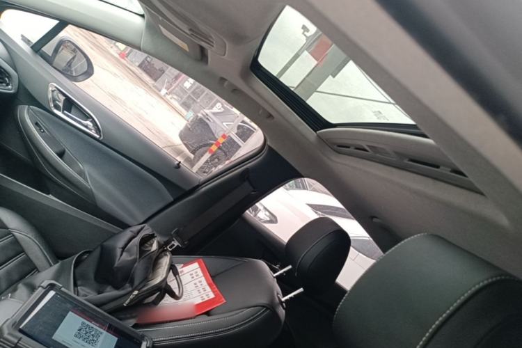 Used Chevrolet Cruze 2018 Hatchback 320 Automatic Pioneer Sunroof Edition Headliner