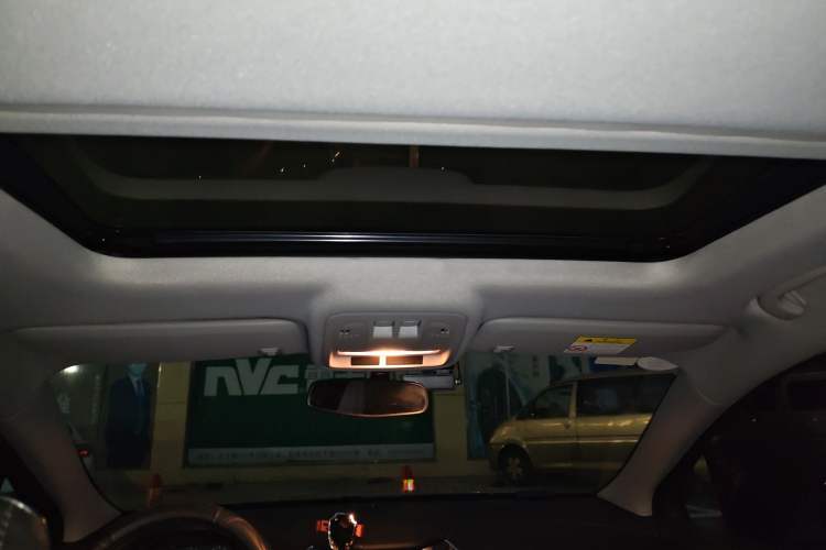 Used Chevrolet Cruze 2018 Redline 320 Automatic Pioneer Edition Headliner