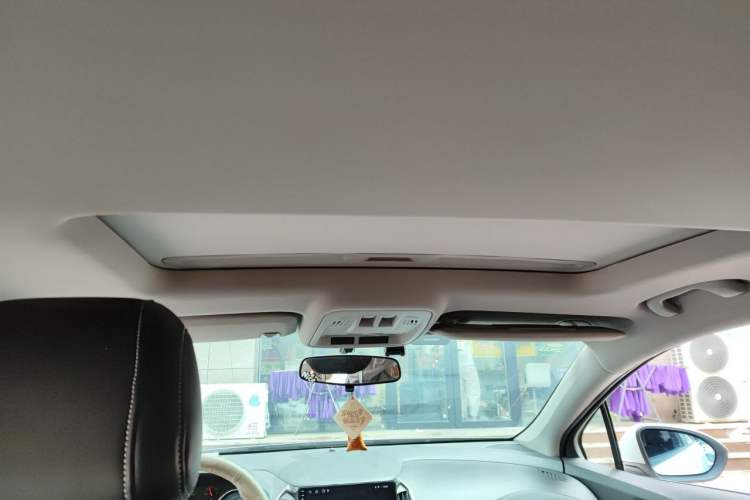 Used Chevrolet Cruze 2018 Hatchback 320 Automatic Pioneer Sunroof Edition Headliner