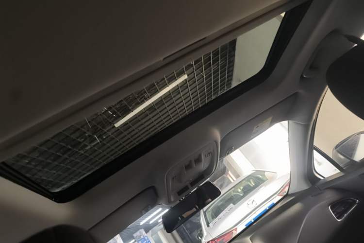 Used Chevrolet Cruze 2018 320 Automatic Pioneer Sunroof Edition Headliner