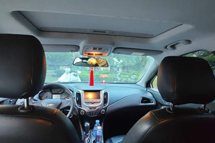 Used Chevrolet Cruze 2018 Hatchback 320 Automatic Pioneer Sunroof Edition Headliner