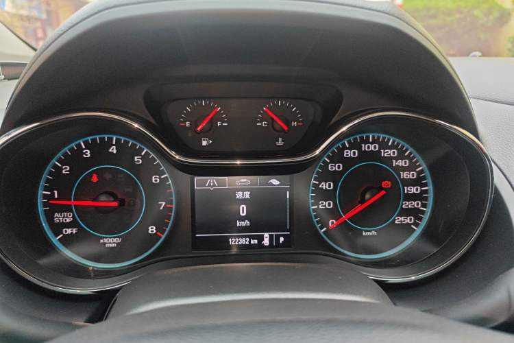 Used Chevrolet Cruze 2018 Hatchback 320 Automatic Pioneer Sunroof Edition Instrument Cluster
