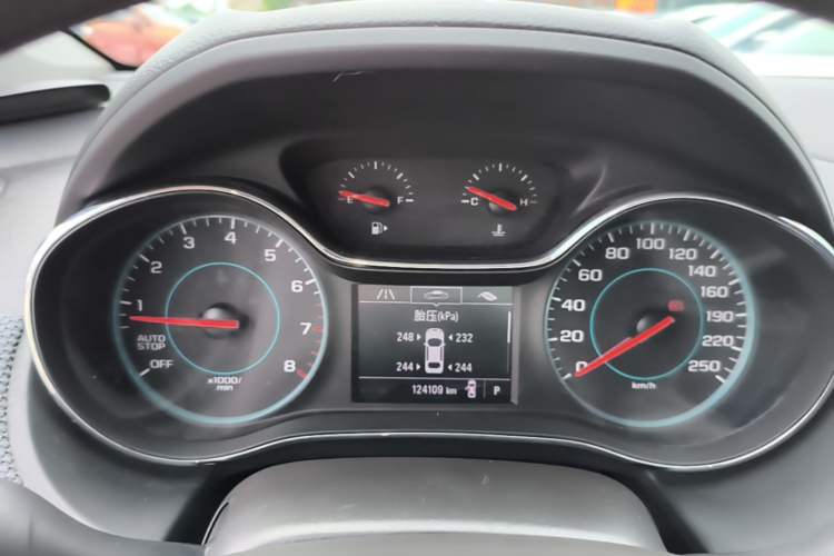 Used Chevrolet Cruze 2018 Hatchback 320 Automatic Pioneer Sunroof Edition Instrument Cluster